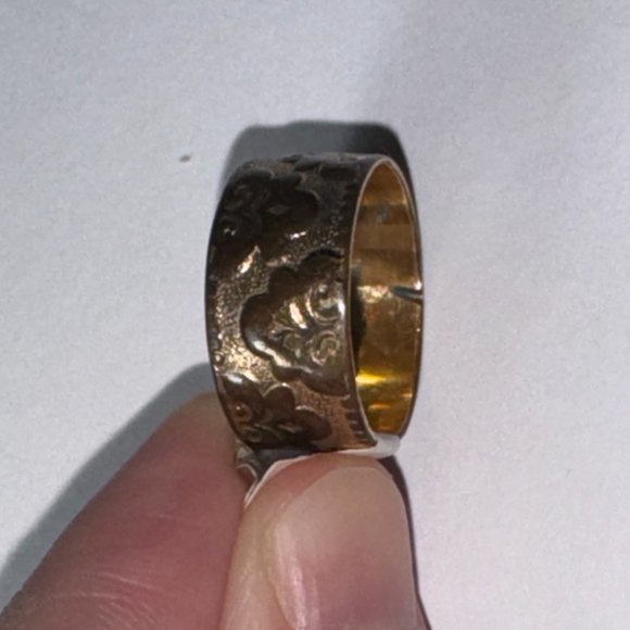 14 Kt Gp Wide Band Floral Ring, Size 6 1/2 - Picture 5 of 13